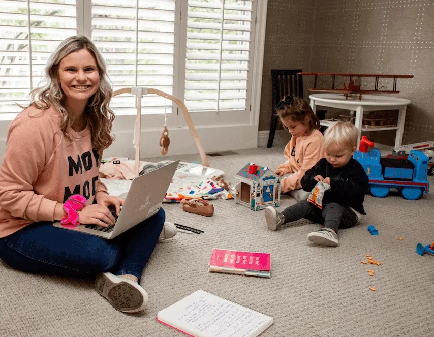 Outsourcing Copywriting Helped Micala Quinn Triple Her Teaching Income As A Work From Home Mom